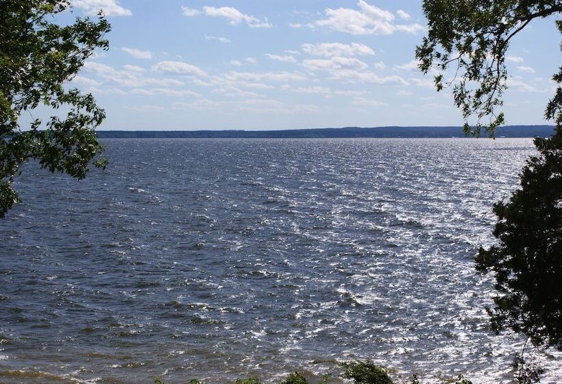 בית מלון כפרי Tale Chasers Outdoor Guides