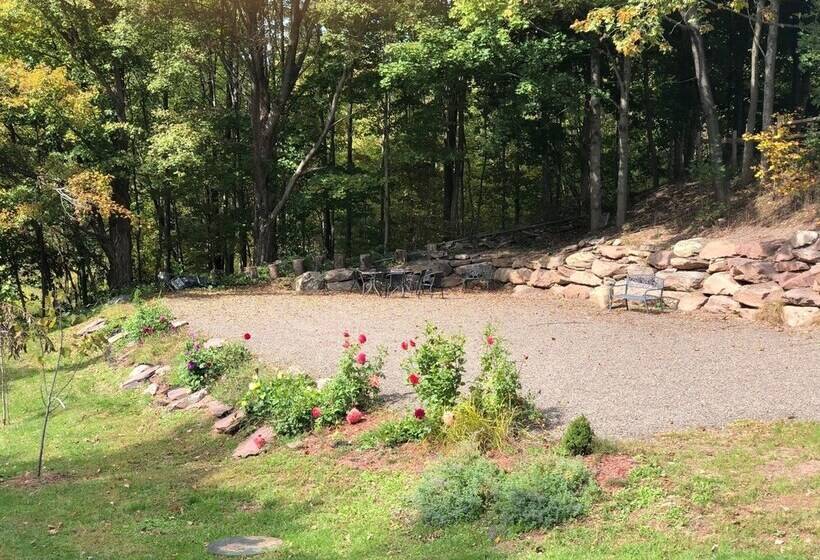 צימר Georgian Garden Inn