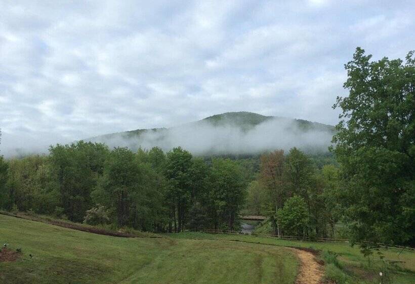 צימר Georgian Garden Inn