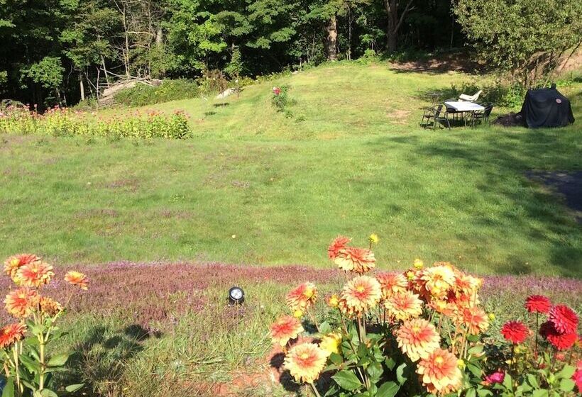 צימר Georgian Garden Inn