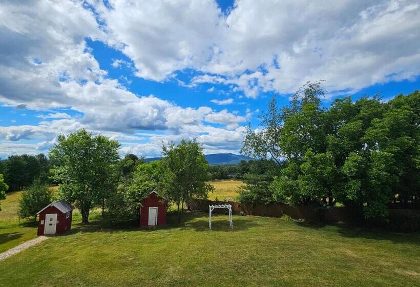 تختخواب و صبحانه Winridge Manor