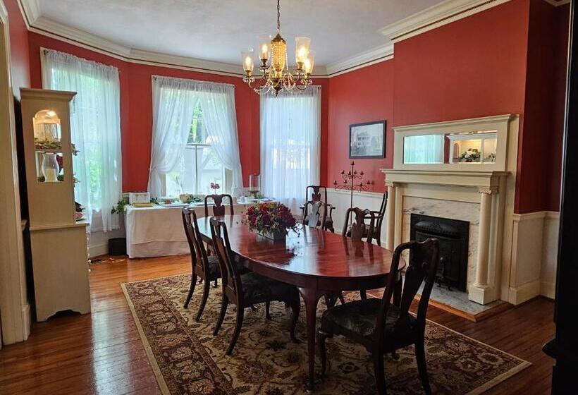 تختخواب و صبحانه Winridge Manor