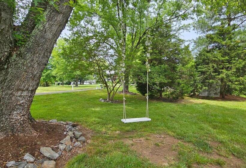 تختخواب و صبحانه Winridge Manor