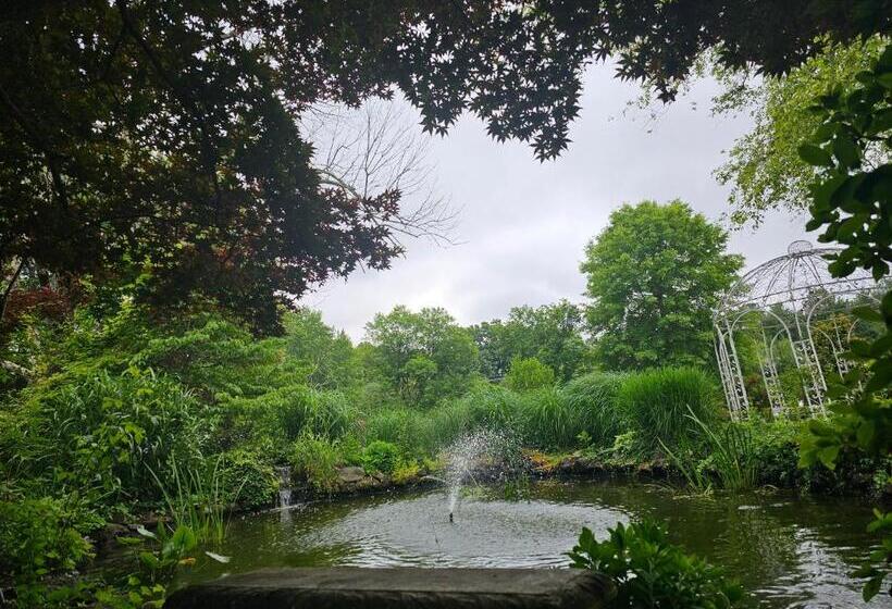 تختخواب و صبحانه Winridge Manor