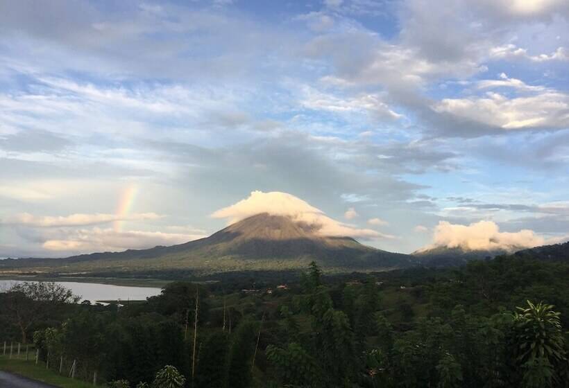 مسافرخانه Essence Arenal Spa & Yoga