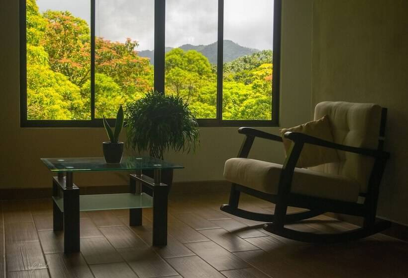 مسافرخانه Essence Arenal Spa & Yoga