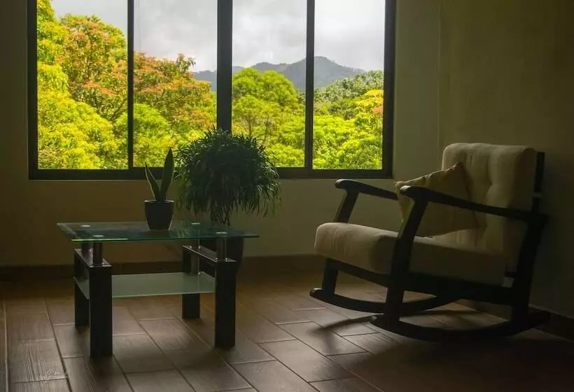 Hostelli Essence Arenal Spa & Yoga