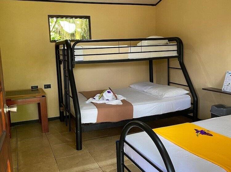 مسافرخانه Essence Arenal Spa & Yoga