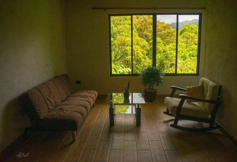 مسافرخانه Essence Arenal Spa & Yoga