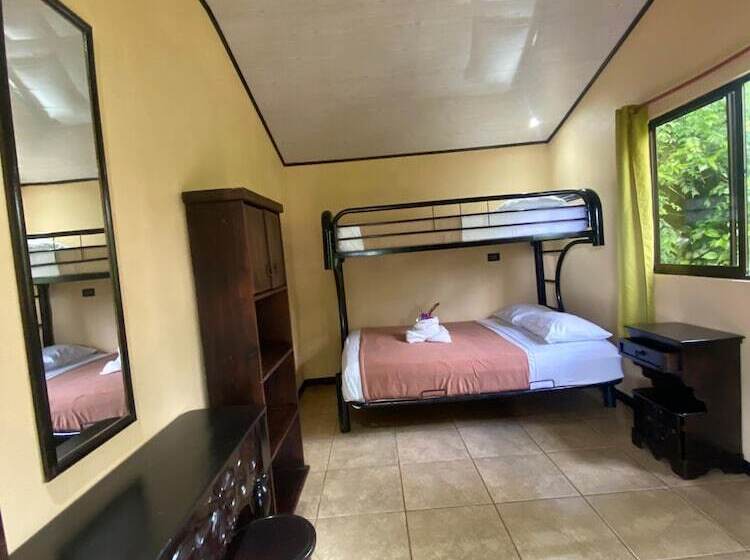 مسافرخانه Essence Arenal Spa & Yoga