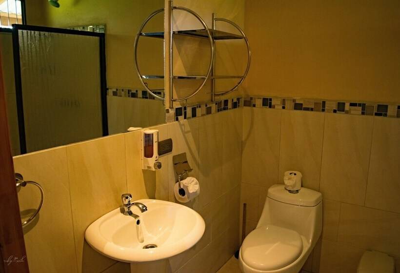 مسافرخانه Essence Arenal Spa & Yoga