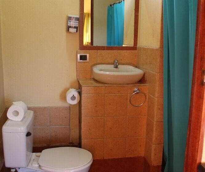 مسافرخانه Essence Arenal Spa & Yoga