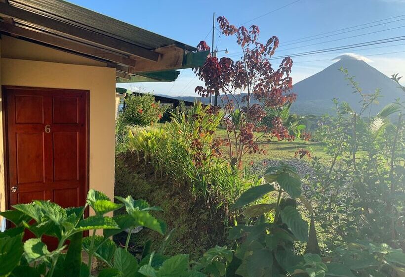 مسافرخانه Essence Arenal Spa & Yoga