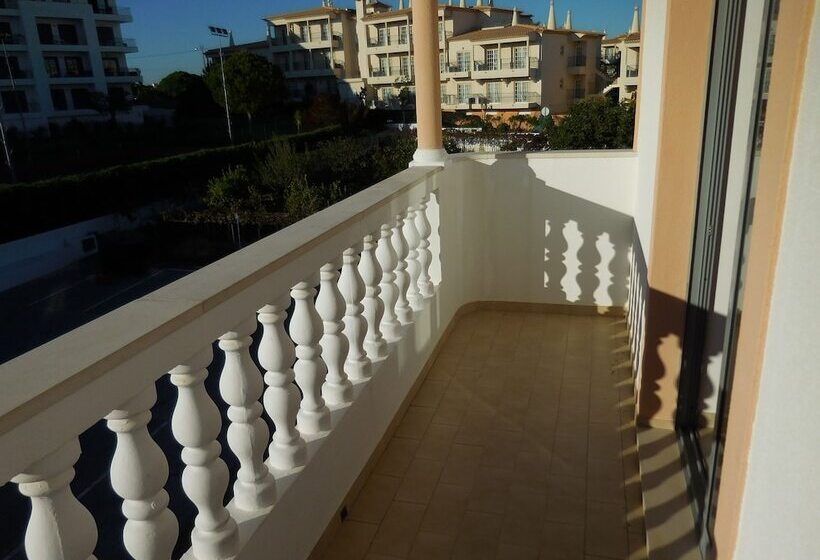 هتل Apartamentos Cabrita