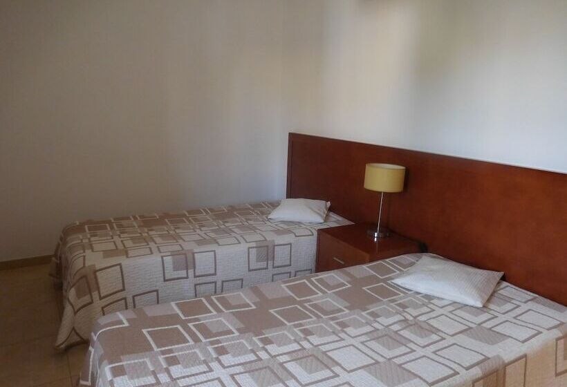 هتل Apartamentos Cabrita