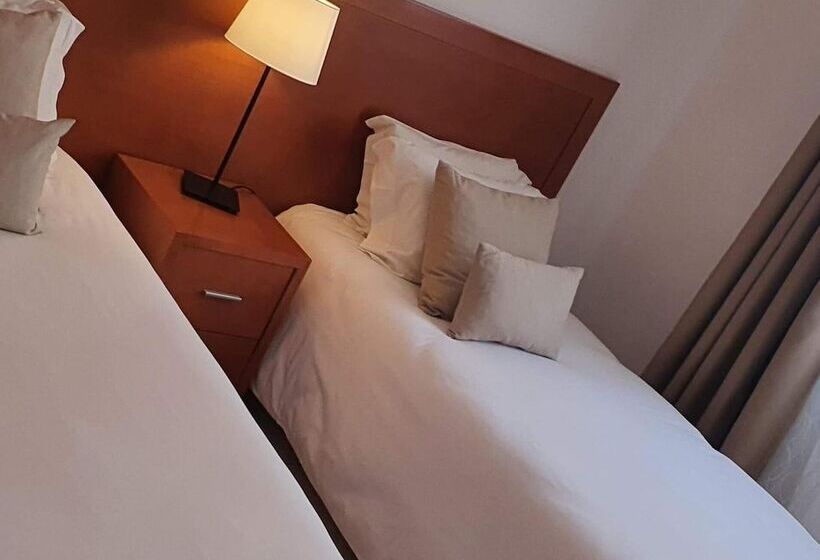 هتل Apartamentos Cabrita