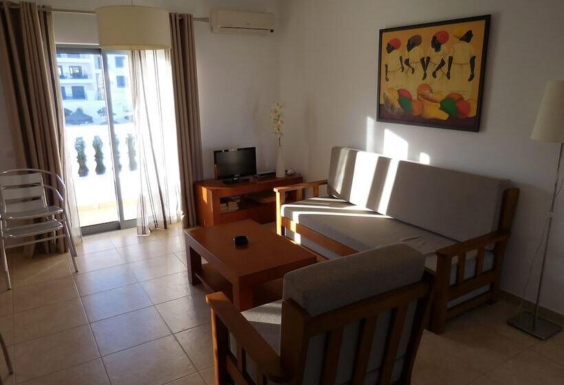 هتل Apartamentos Cabrita