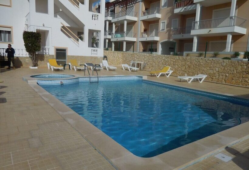 هتل Apartamentos Cabrita