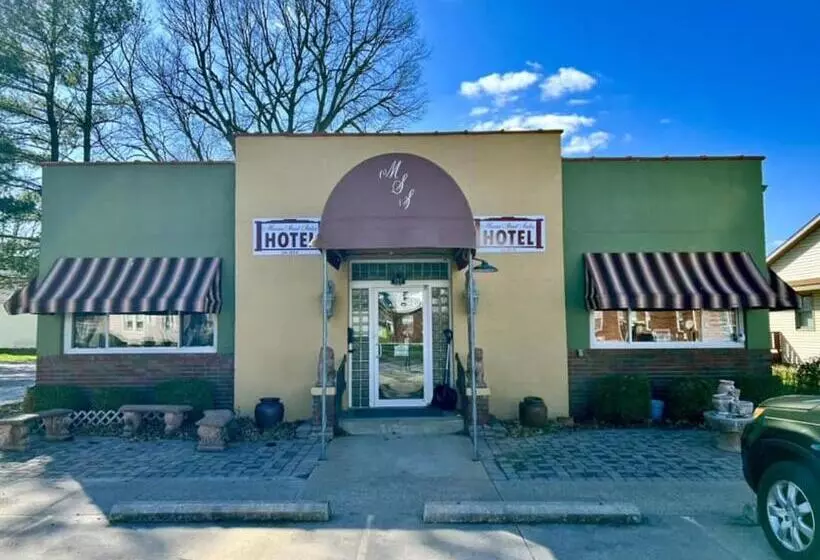 Hotelli Monroe Street Suites