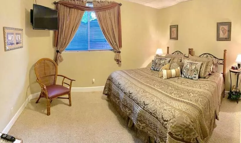 Hotelli Monroe Street Suites