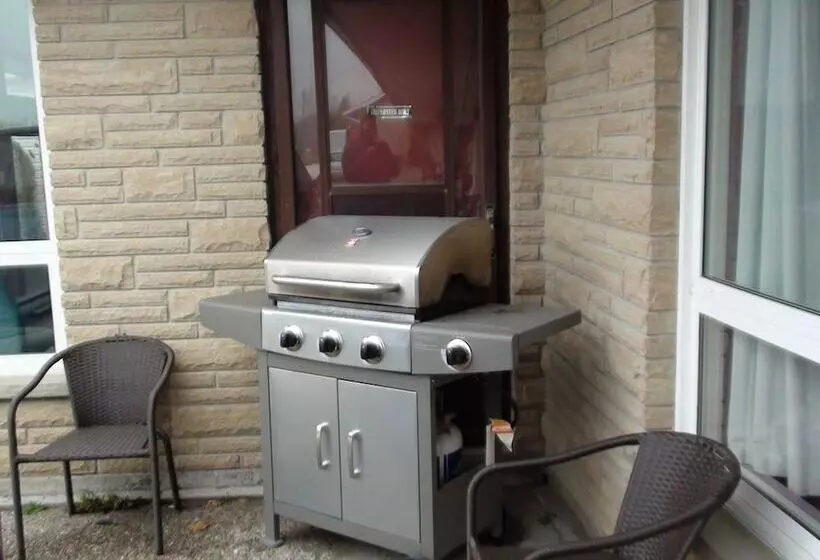 L Orée Des Bois Motel