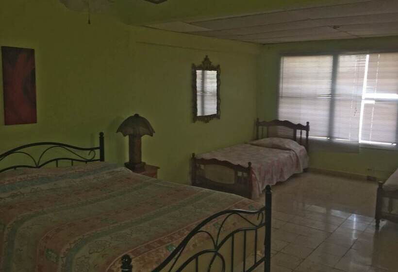 La Perla Del Pacifico   Hostel