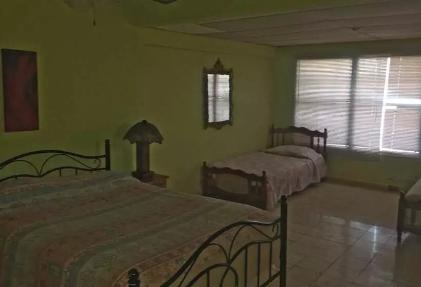 La Perla Del Pacifico   Hostel