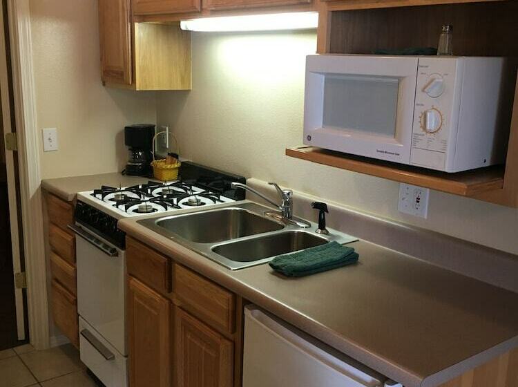 Мотель Mountain Landing Suites & Rv Park