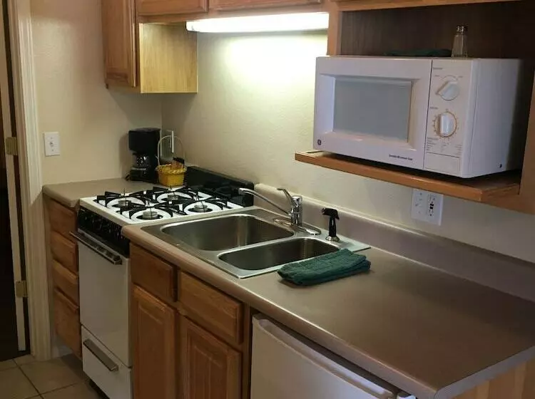 Motelli Mountain Landing Suites & Rv Park