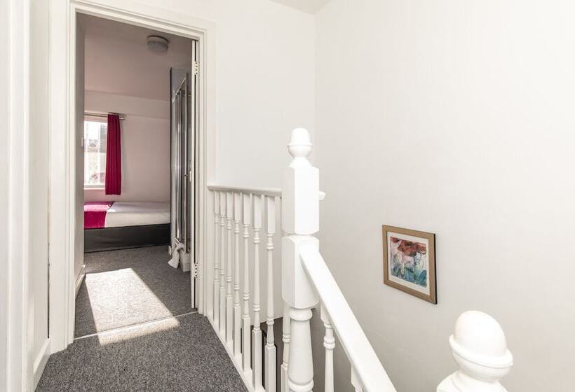 ペンション St Margarets Place Townhouse