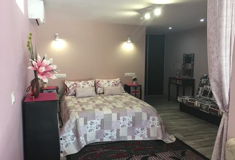 بنسيون Villa Paraisos