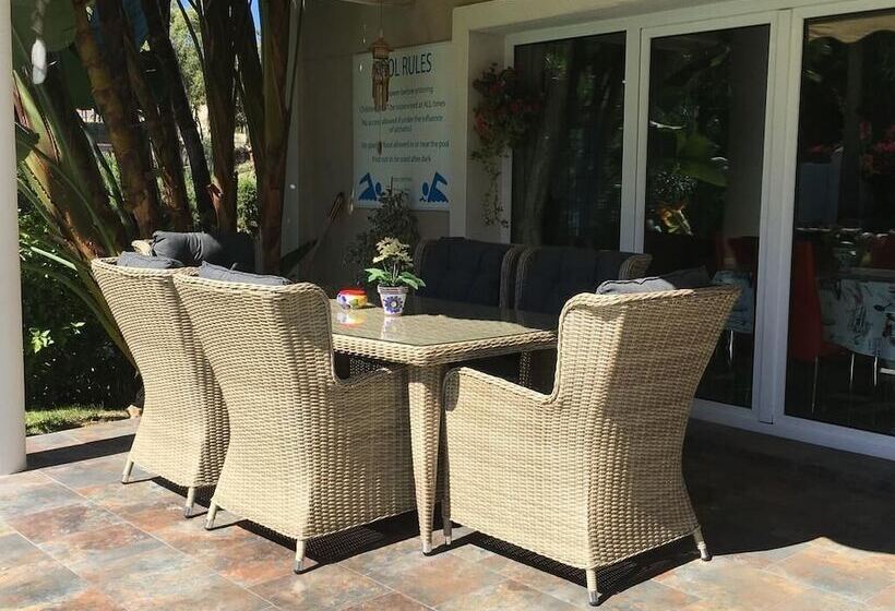 بنسيون Villa Paraisos