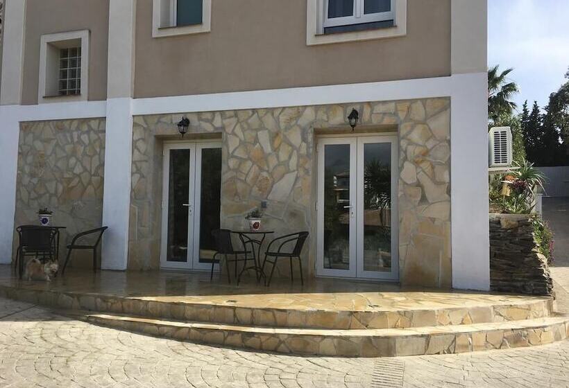 بنسيون Villa Paraisos