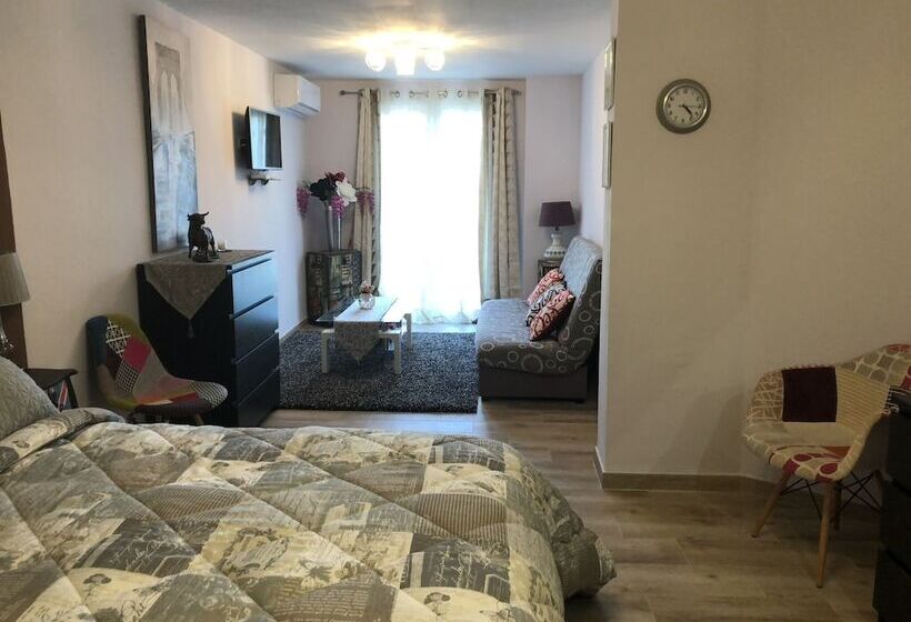 بنسيون Villa Paraisos