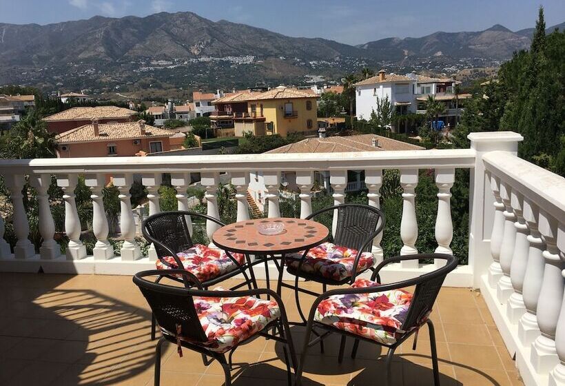 بنسيون Villa Paraisos