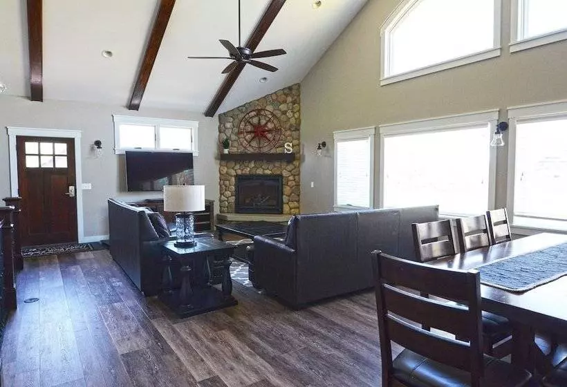 Lomakeskus Grand View Lodge