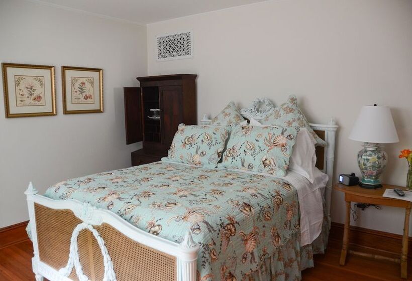 تختخواب و صبحانه 434 On Main