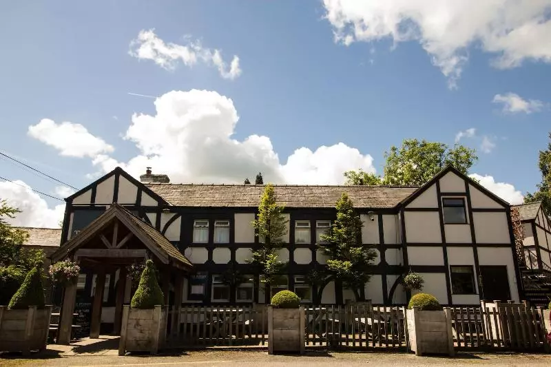 簡易ホテル The Fenwick Steak & Seafood Pub