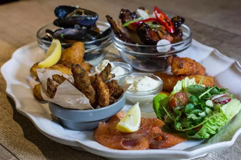 簡易ホテル The Fenwick Steak & Seafood Pub