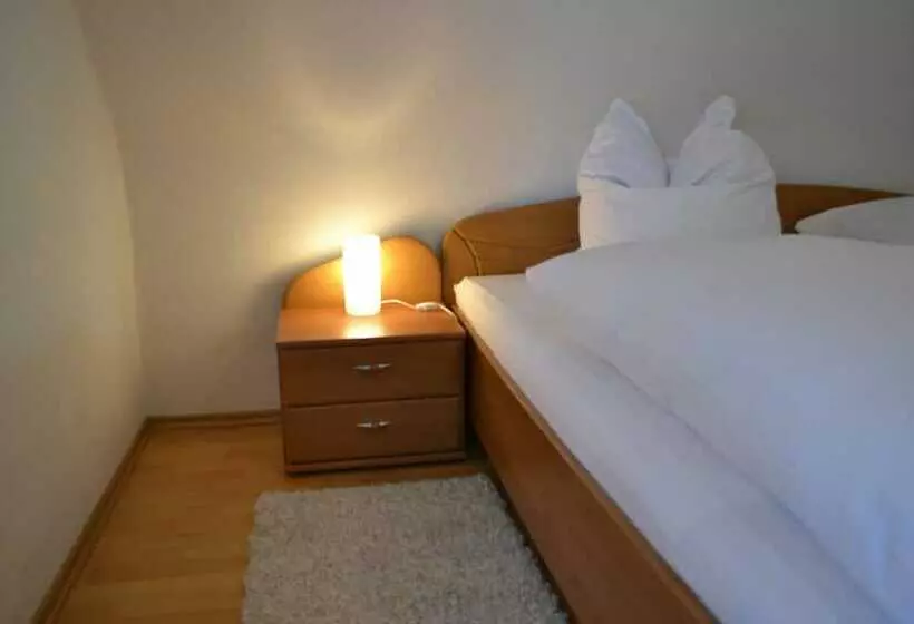 Hotelli Gasthaus Zur Linde