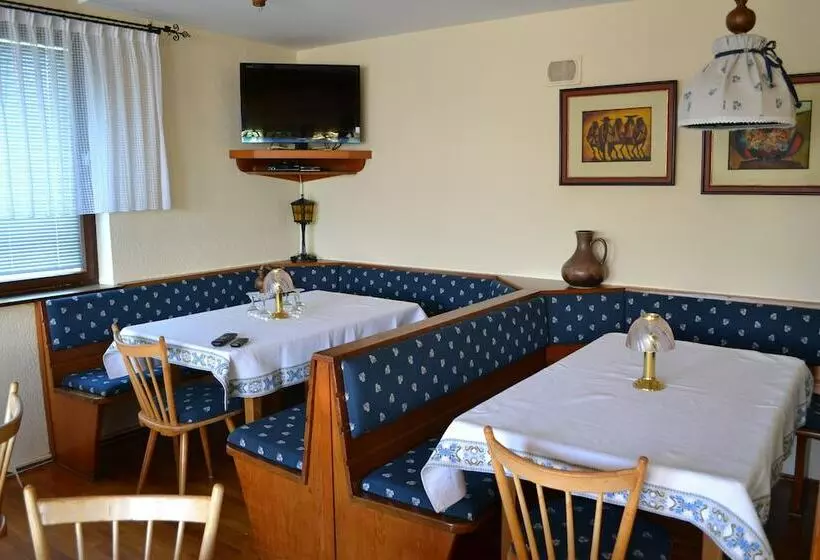 Hotelli Gasthaus Zur Linde