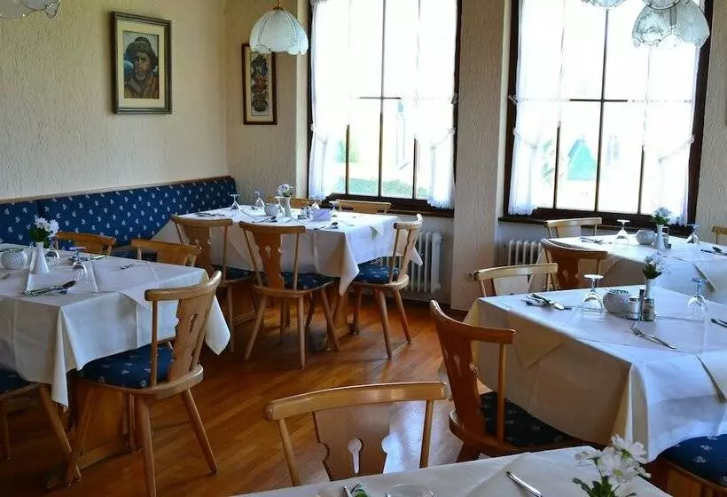 Hotelli Gasthaus Zur Linde