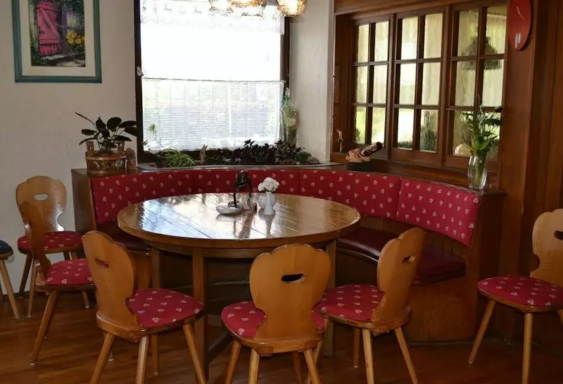 Hotelli Gasthaus Zur Linde