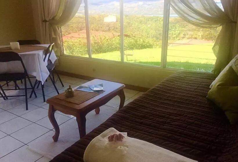 Hotelli Green Village