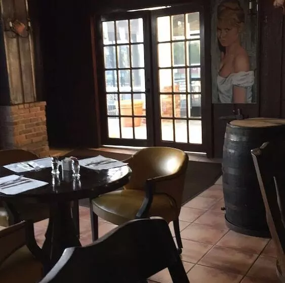 Hotelli Rod And Gun Club