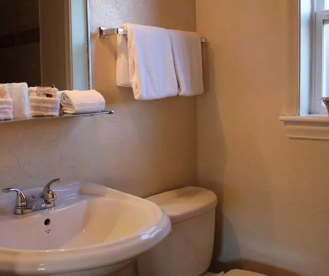 Lava Spa Motel & Rv Park