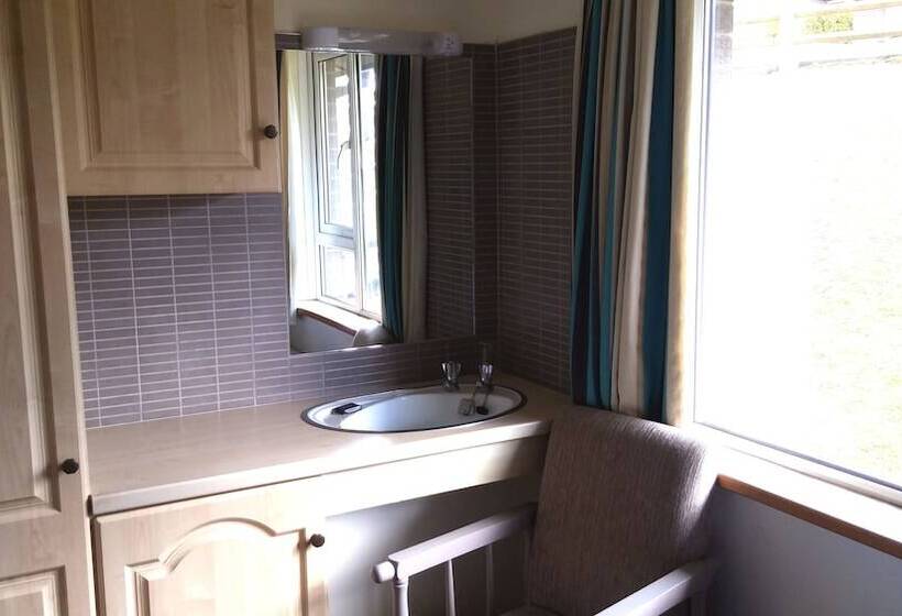 Manor House Marine & Cottages