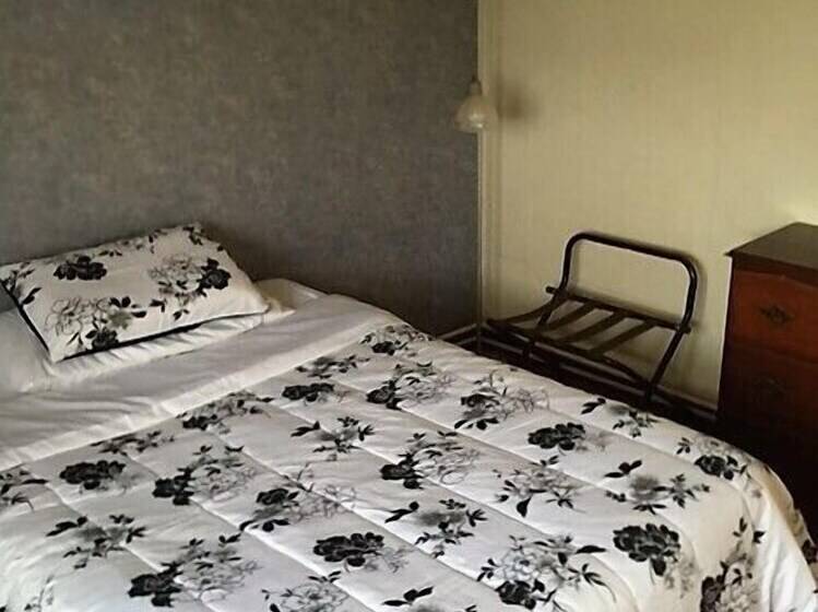 فندق على الطريق Amerital International Suites