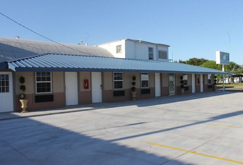 فندق على الطريق Harbour Inn