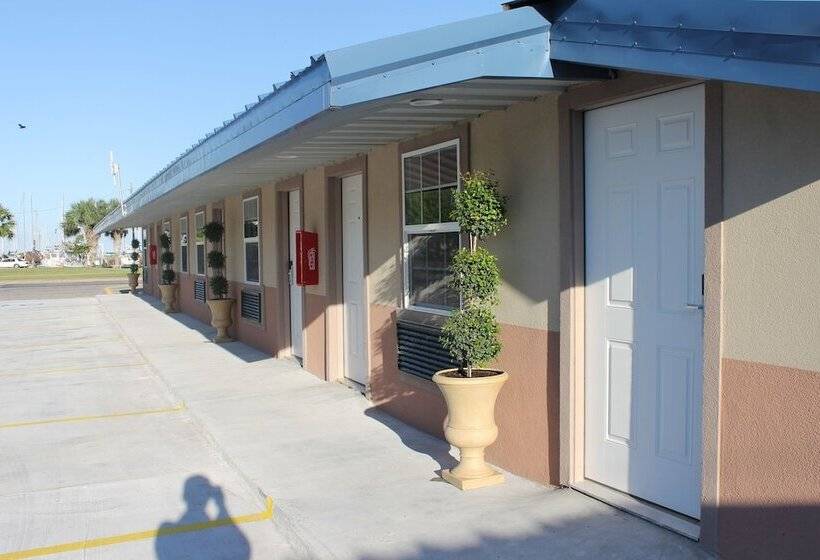 فندق على الطريق Harbour Inn